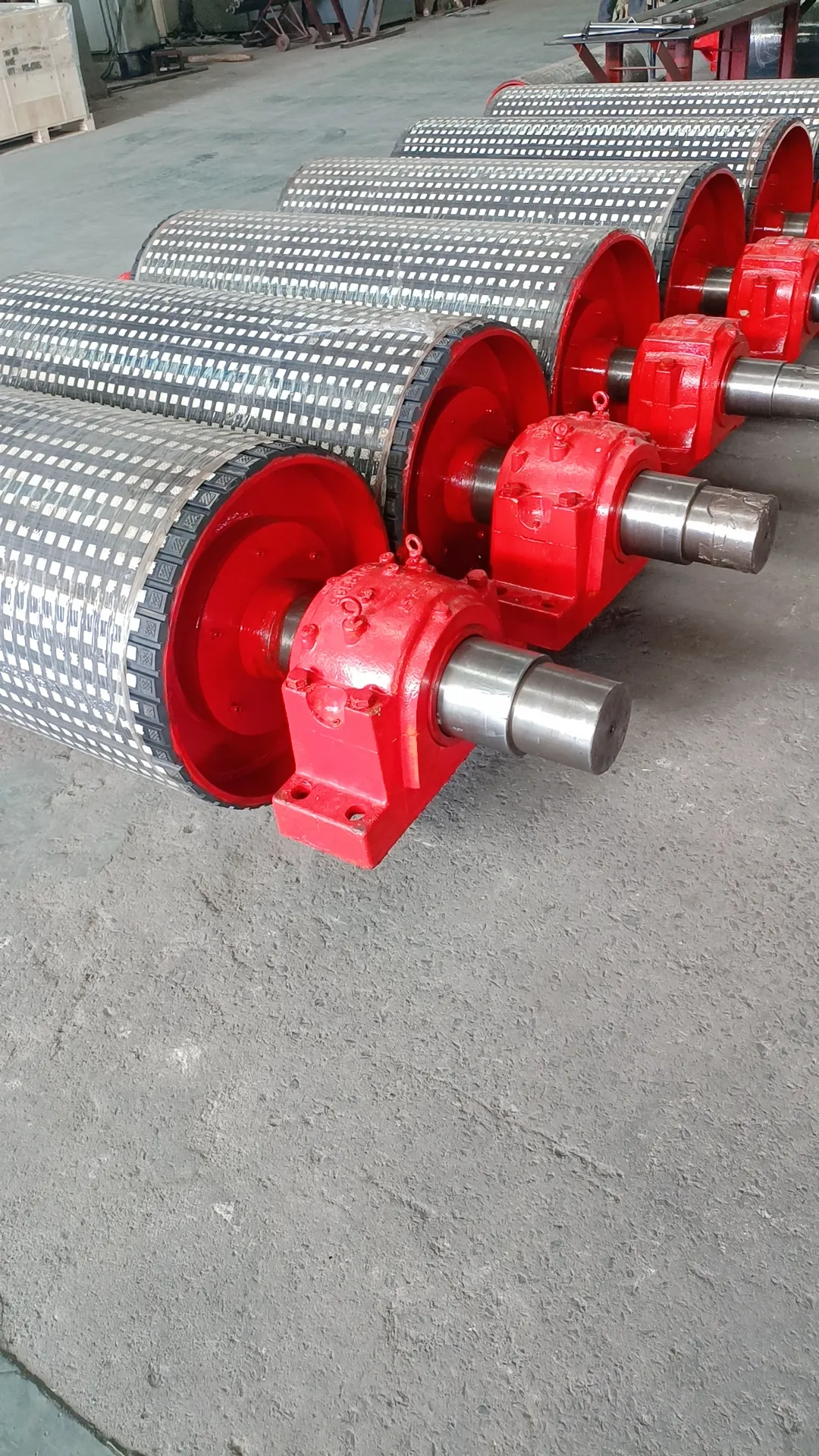 head pulley and tail pulley